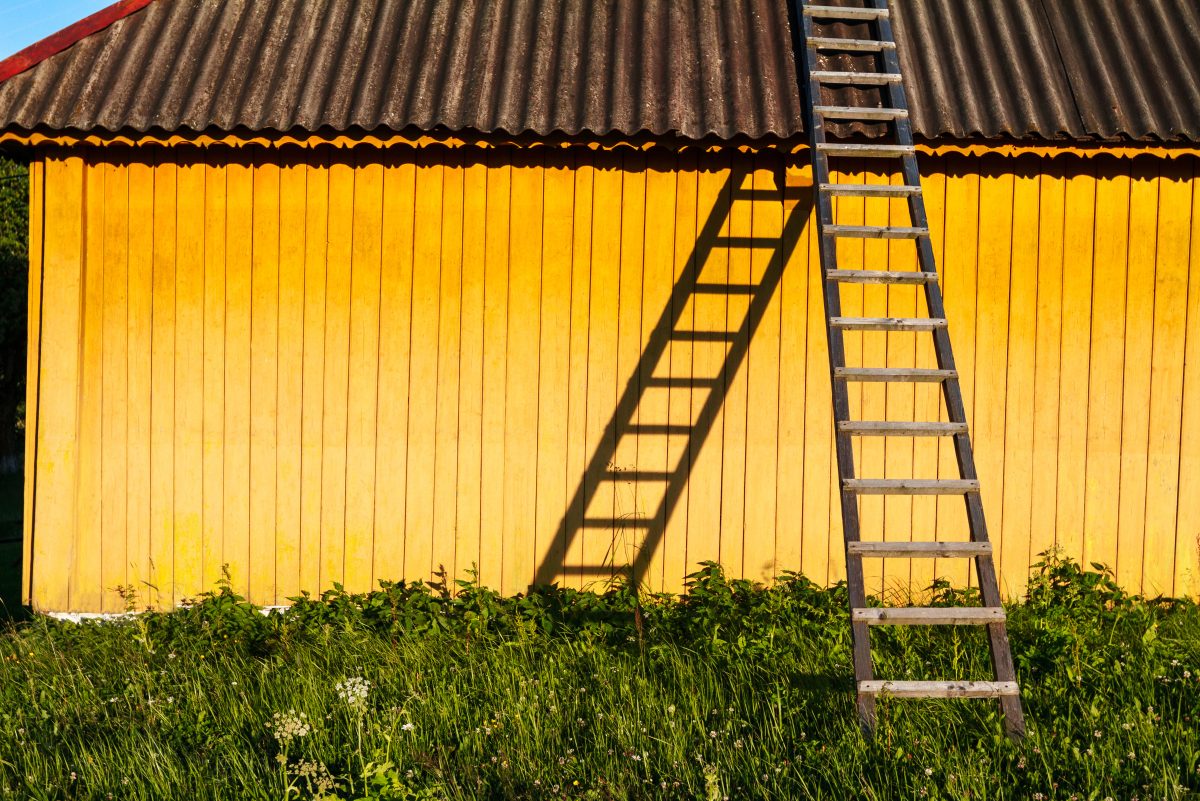 Гумова фарба для даху: поради і особливості нанесення