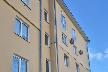 Грунтовка водно- дисперсионная акриловая глубокого проникновения «Super Base» - Многоэтажный дом Полисан